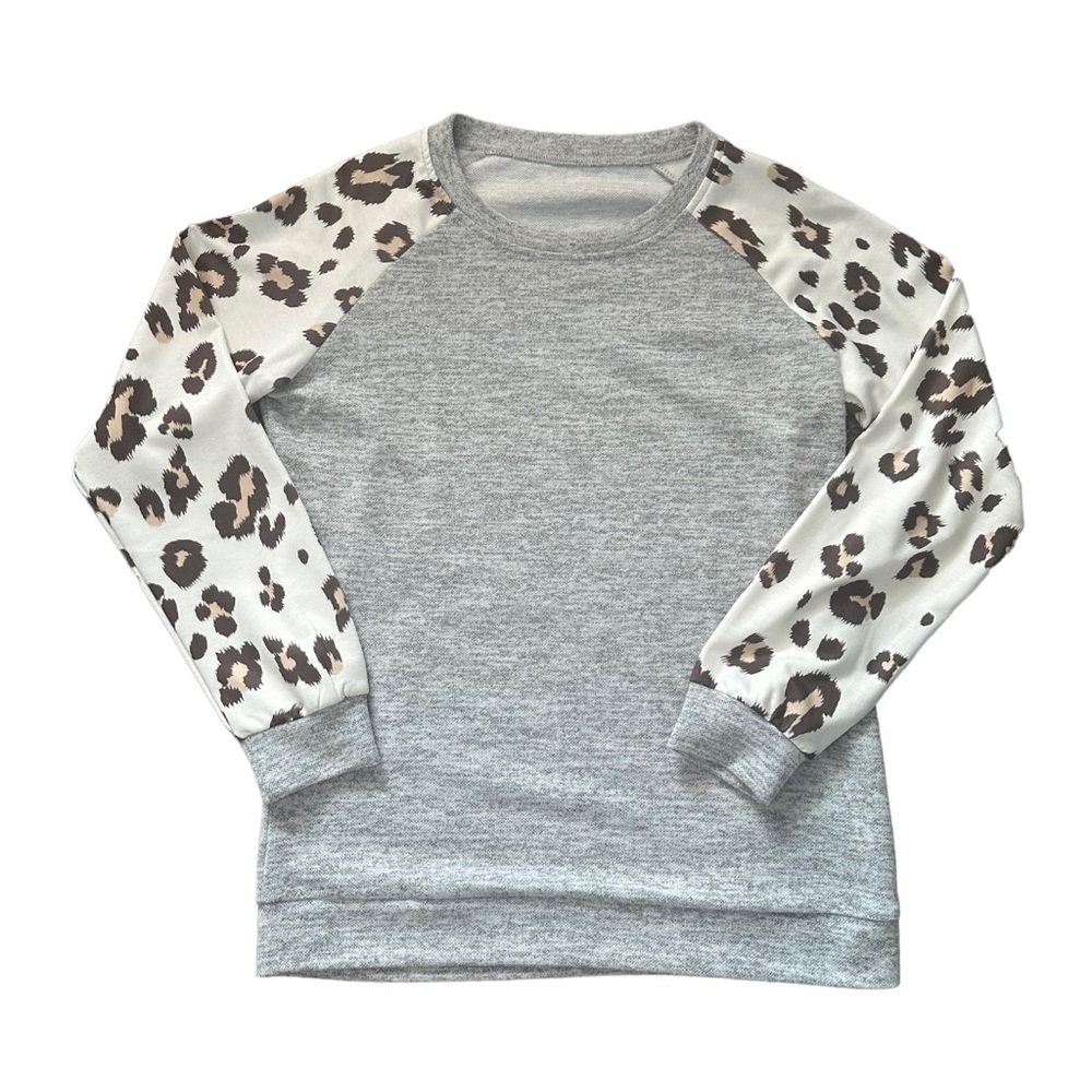 Sweater leopard print top